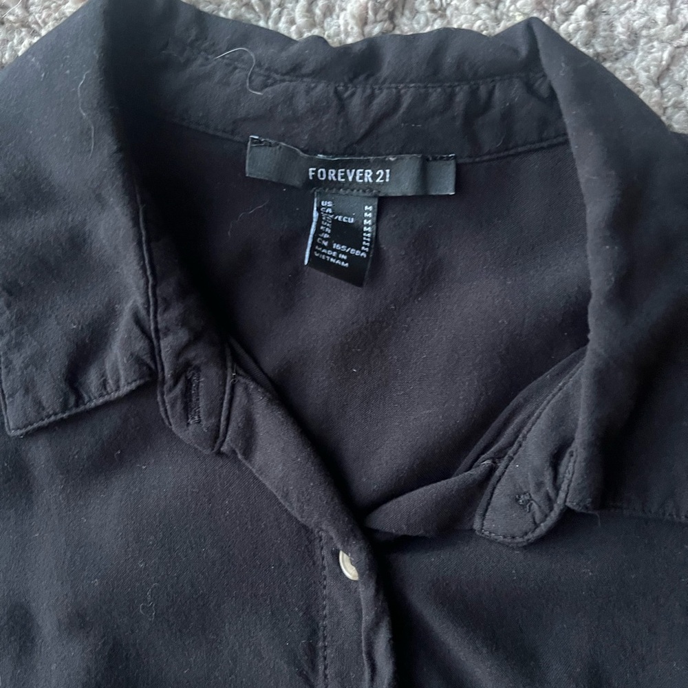 Forever 21 Cropped Button Up - Picture 3 of 3